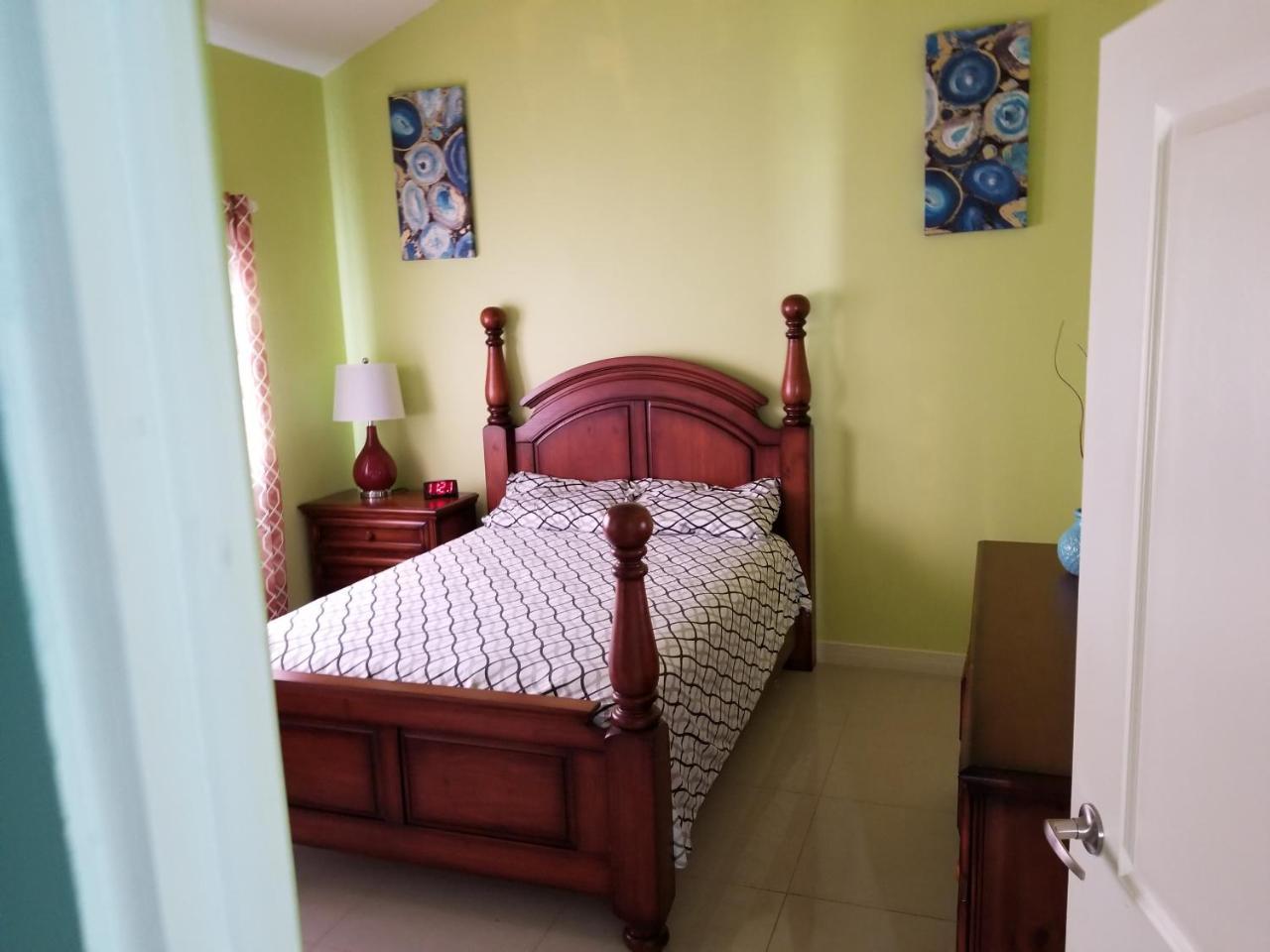 Caymanas Estate Beautiful Two Bedroom Suites 波特莫尔 外观 照片